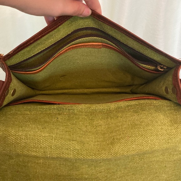 Beautiful Brown Leather Shoulder Bag with Lime Green Interior..never used - Picture 4 of 5